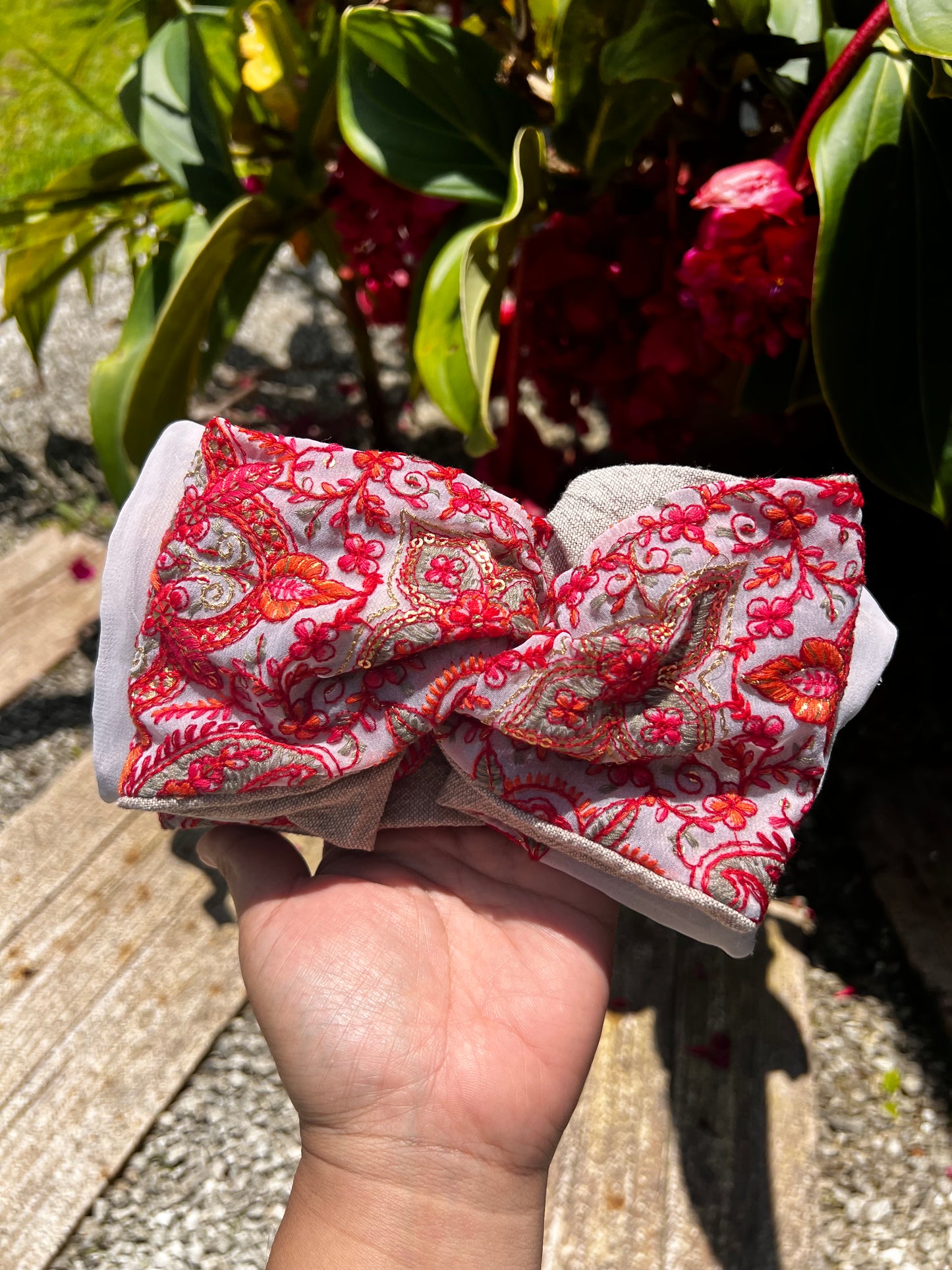 情熱の炎に包まれて(刺繍 )ワイヤーターバン